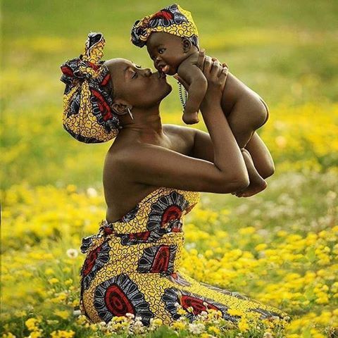 Afrikali cocuk ve anne